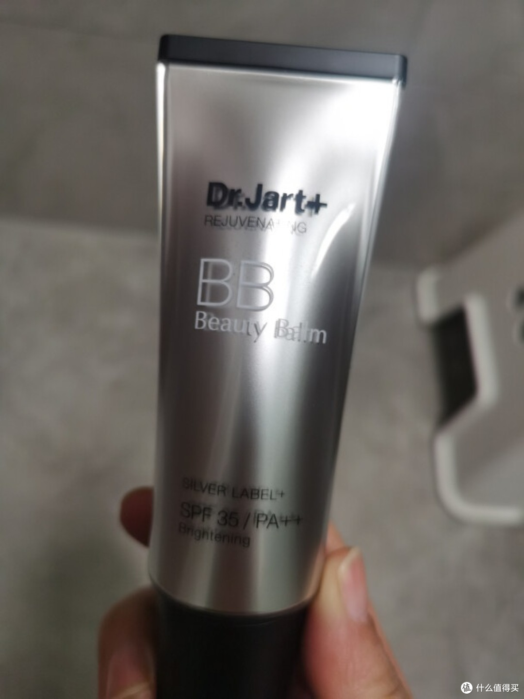 哇!这款BB霜让肌肤瞬间发光!