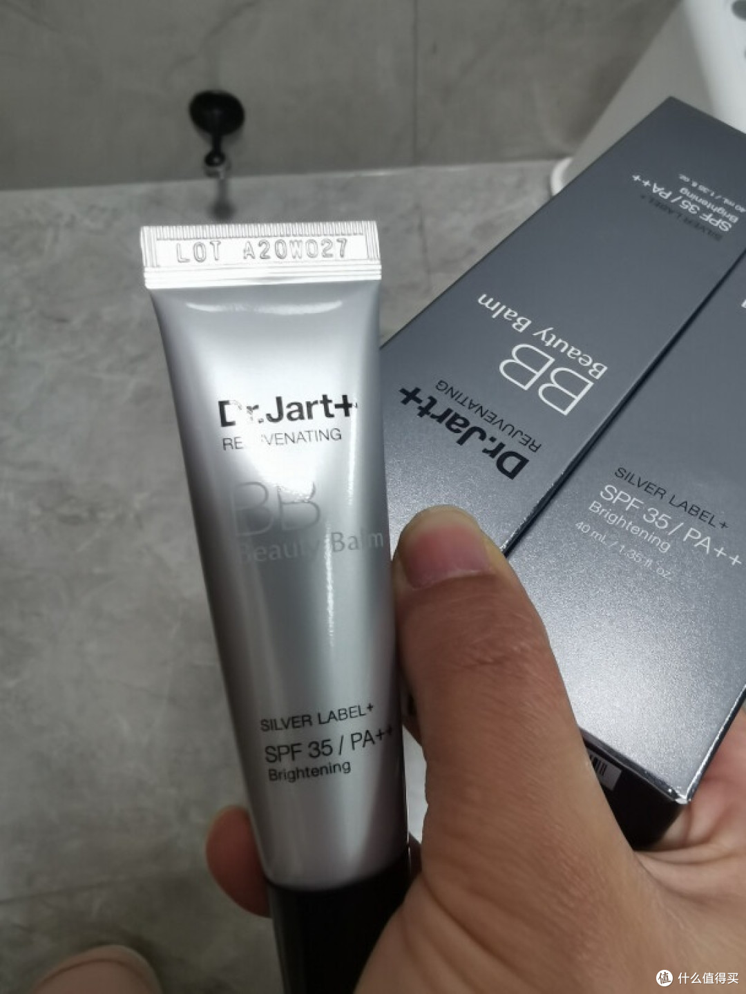 哇!这款BB霜让肌肤瞬间发光!