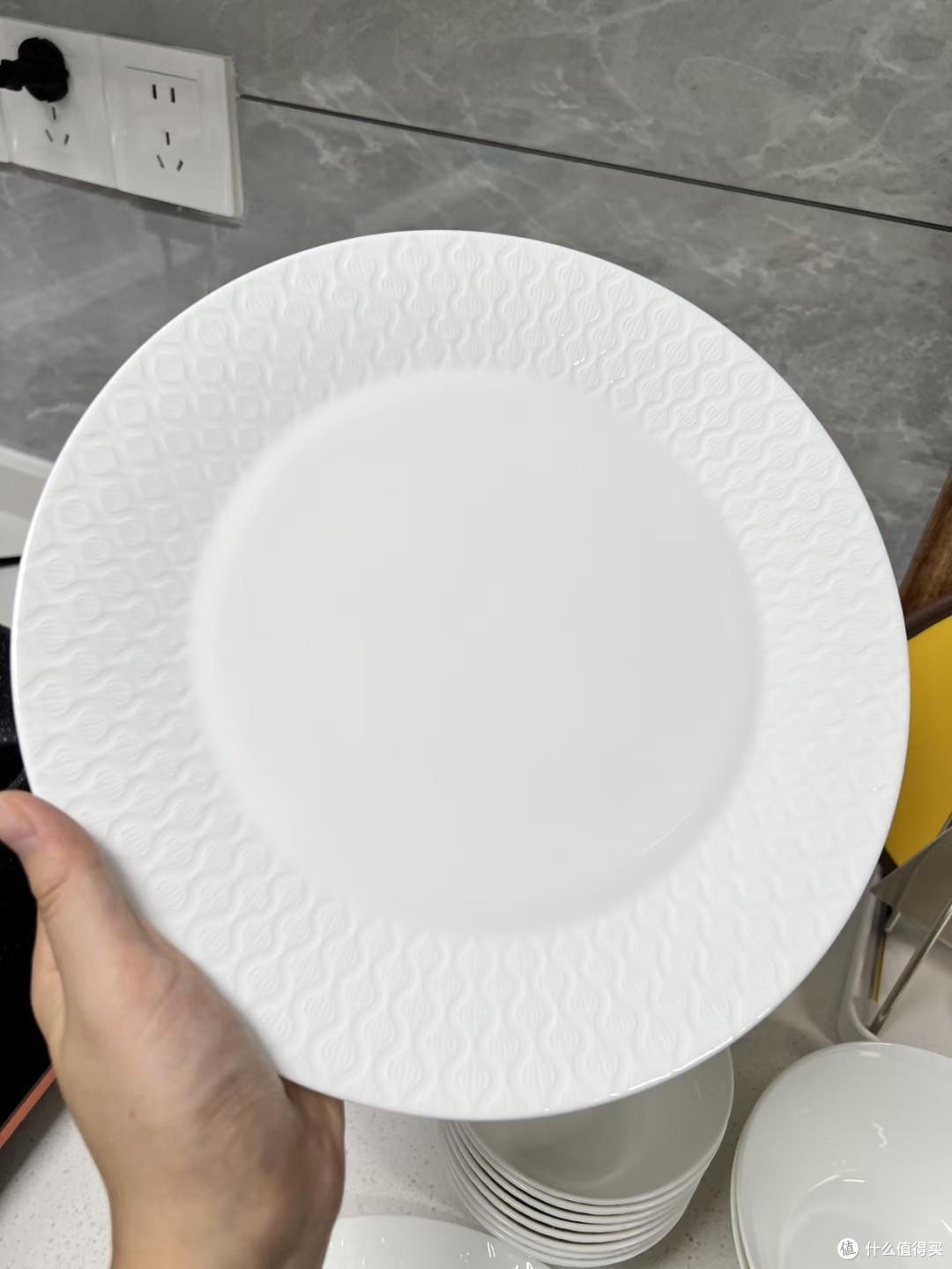 松发骨瓷餐具套装：新家的实用之选