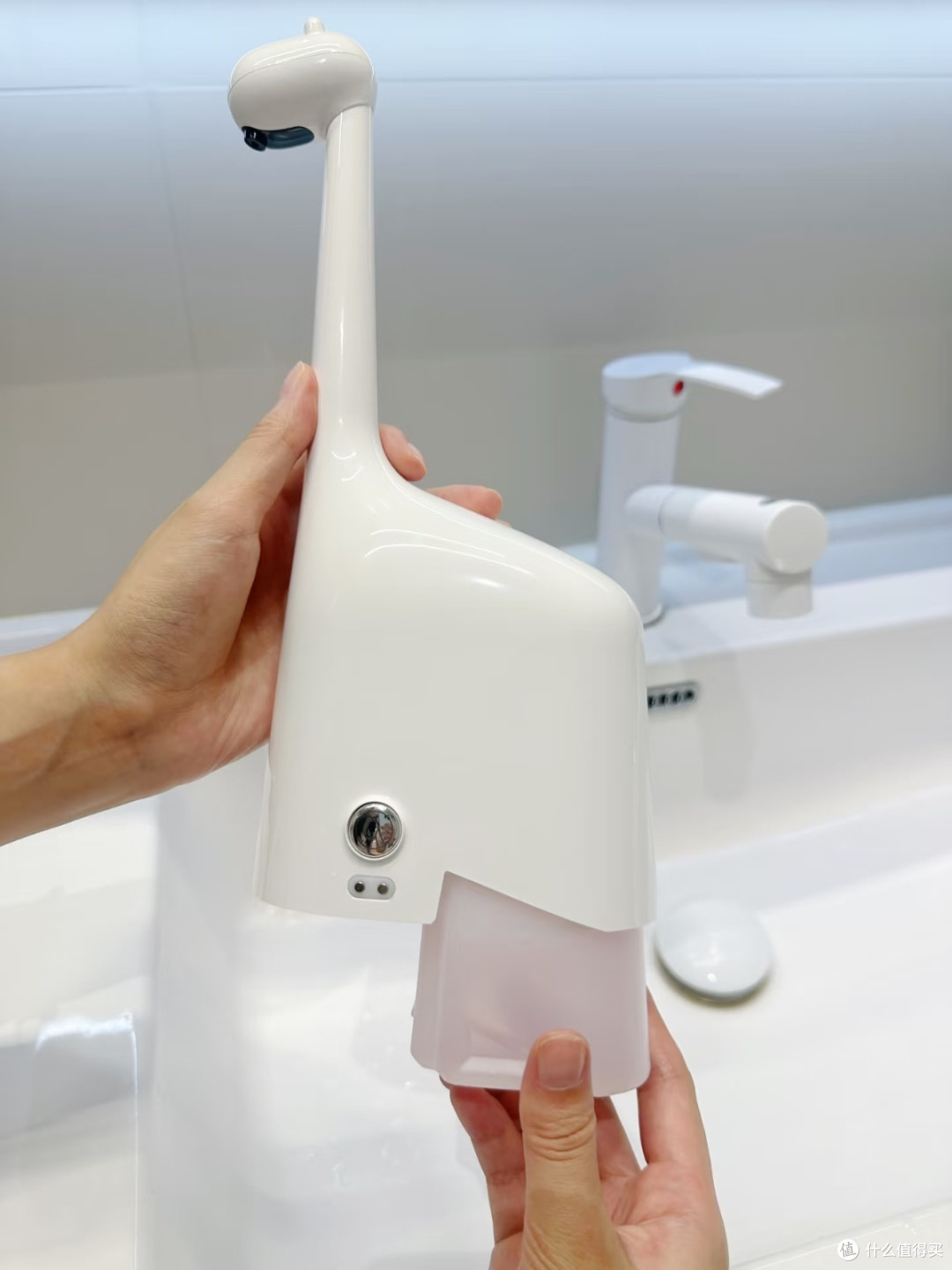电动洗手液机：实用贴心的乔迁礼物