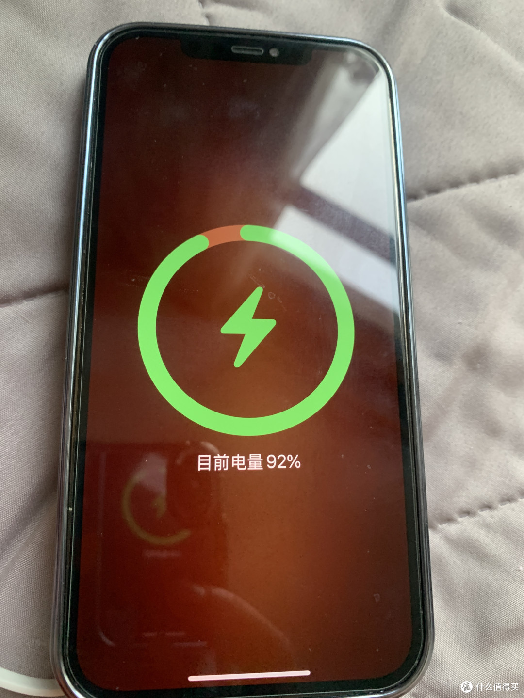 西圣PB无线充电宝：磁吸快充技术，解锁出行新纪元