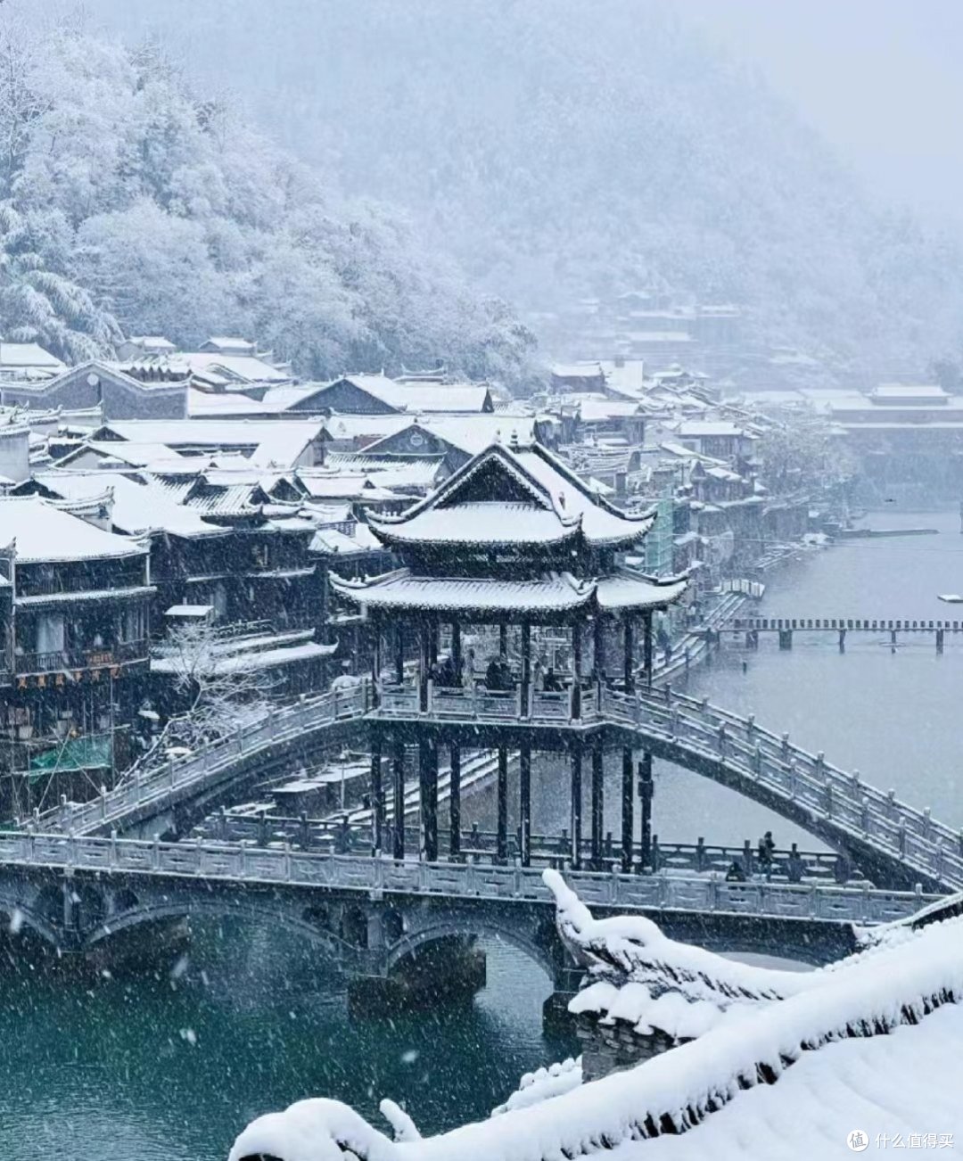 凤凰古城年味浓!2025新年家庭游攻略
