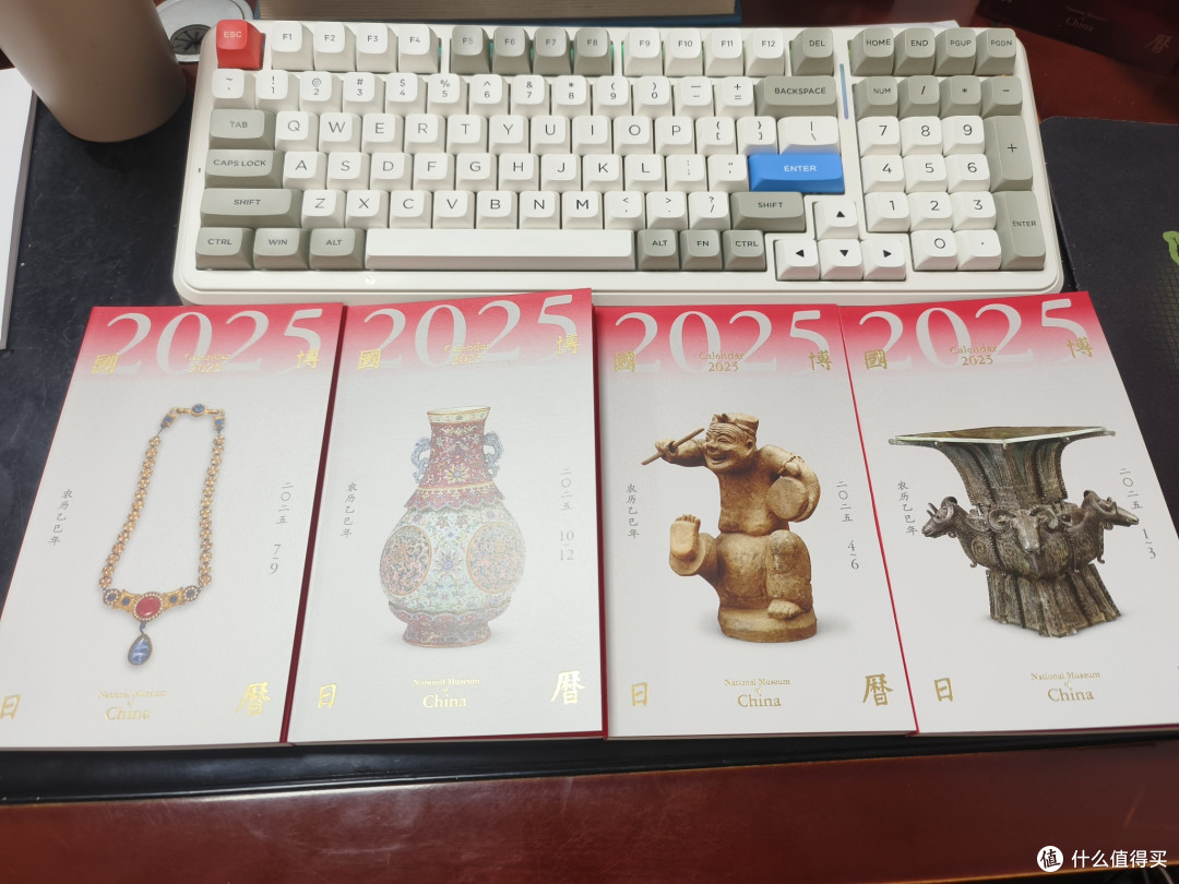 想要新年有点不一样！买本日历放桌上！