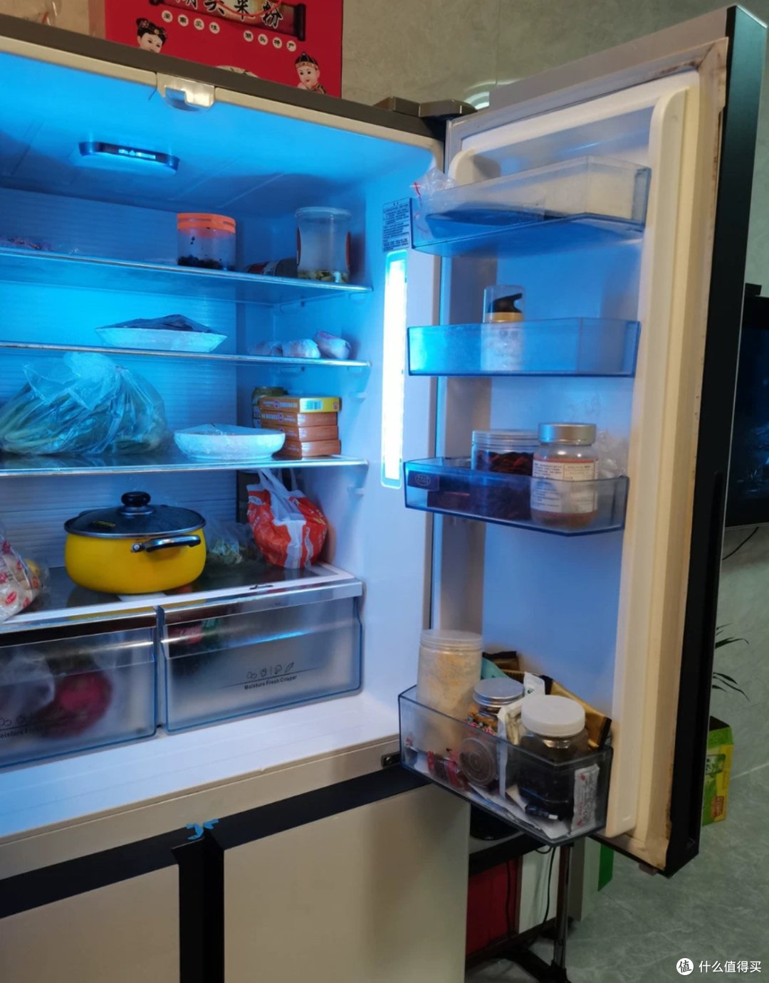 我家的海信四开门冰箱,是一位出色的“功臣”。