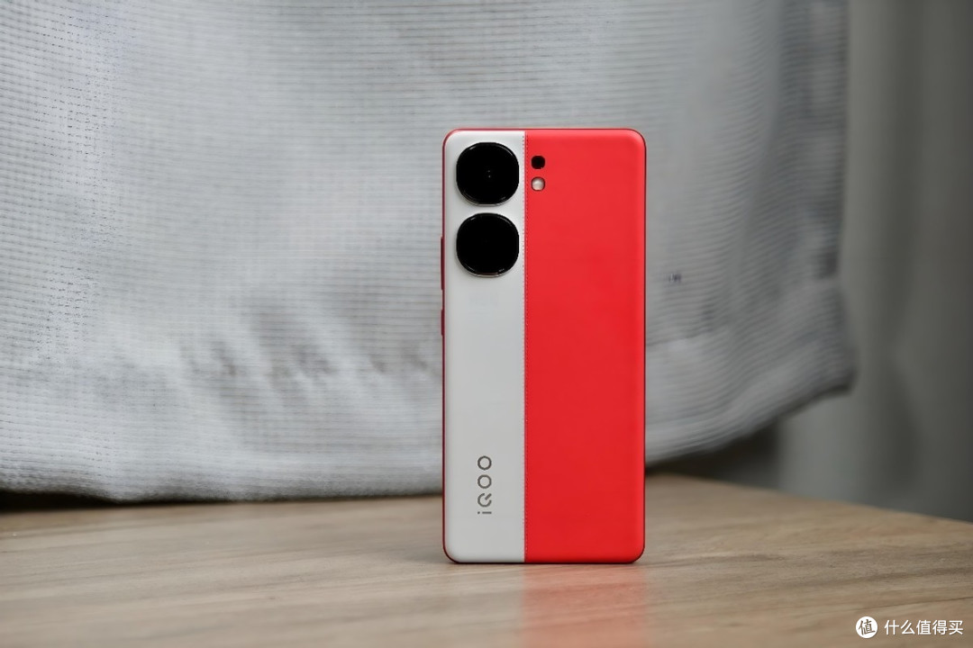 vivo发福利了:16GB+512GB大内存,骁龙8Gen2旗舰跌至1961元