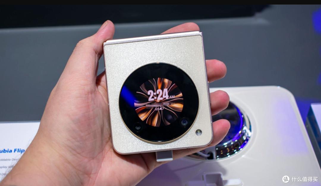 新年好物购！2025年“7款超值”折叠手机排行榜：努比亚黑马崛起