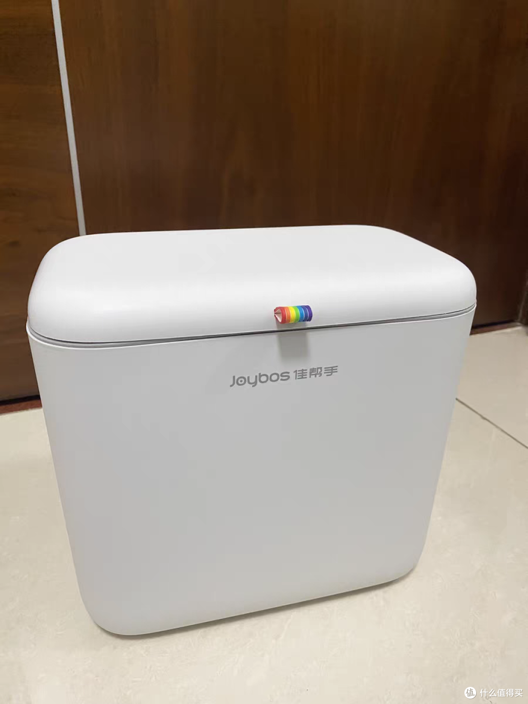 壁挂垃圾桶，节省空间，利用率也更高