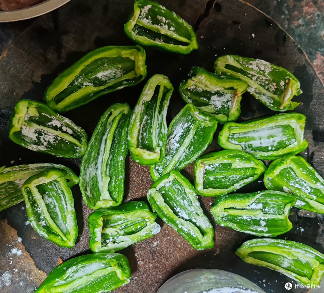 里面加点粉，肉不会掉