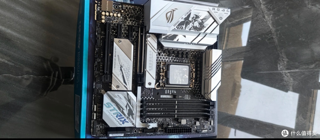 追求信仰的装机选择:吹雪主板ROG STRIX Z790