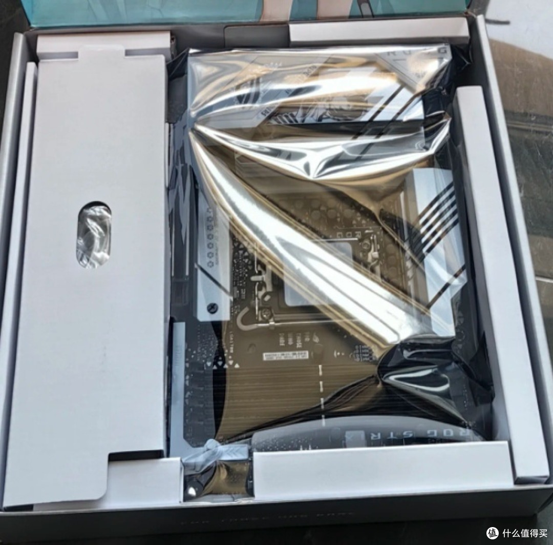 追求信仰的装机选择:吹雪主板ROG STRIX Z790
