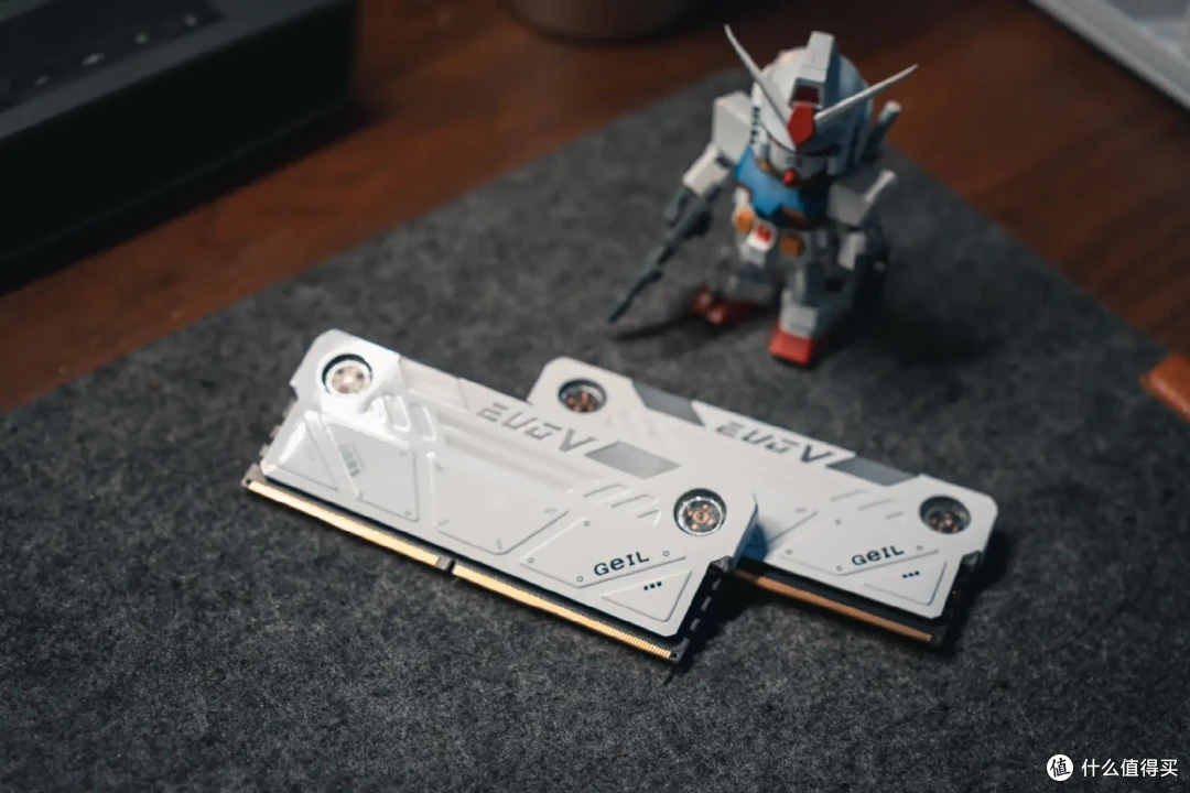 基本盘XMP9000MT/s，次世代DDR5内存金邦EVO CUDIMM