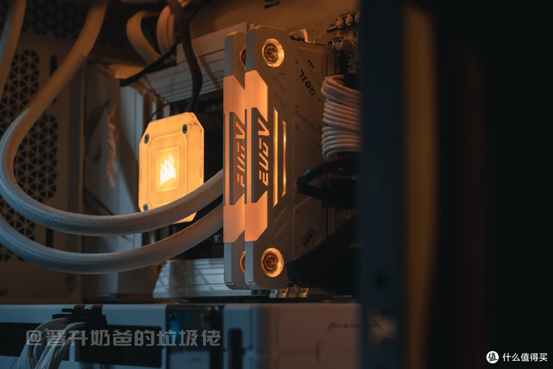基本盘XMP9000MT/s，次世代DDR5内存金邦EVO CUDIMM