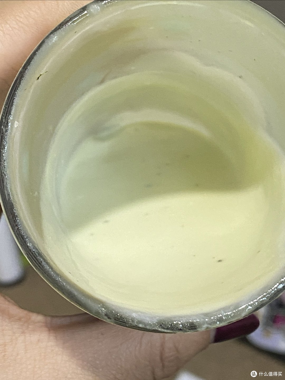 加了抹茶粉之后，感觉味道有一点点的苦呢，但是自己做的酸奶