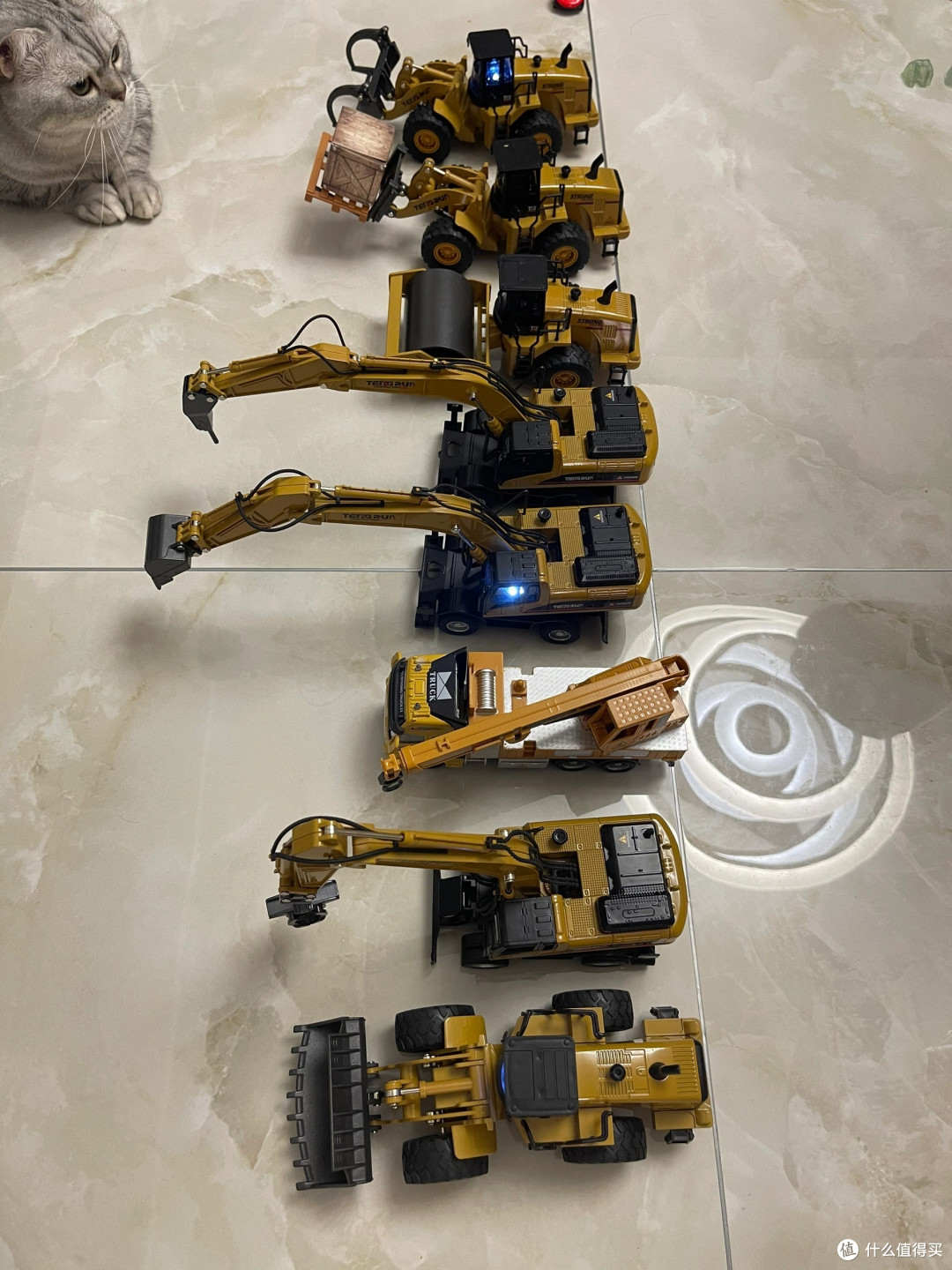 《令人惊叹的工程车玩具：超越玩具的精致模型》