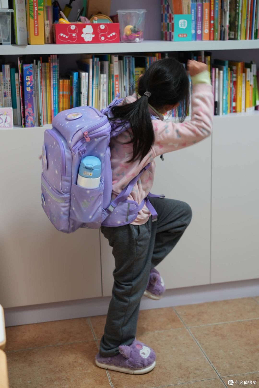又到春节送礼时,给上学的孩子们送个「包您满意」的护脊书包