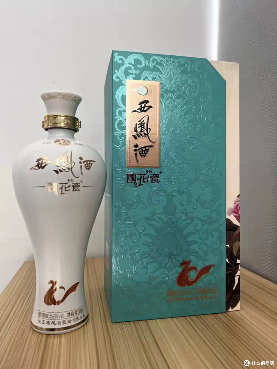 国花瓷瓶的西凤酒,送礼值得推荐哦