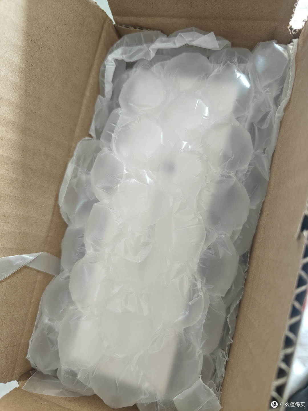 快递箱内部还有缓冲层