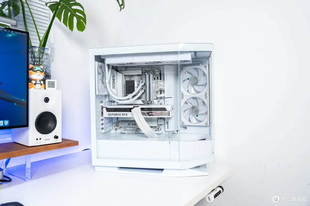 超炫白色海景房,技嘉X870E冰雕+9800X3D+骨伽星舰FV270装机