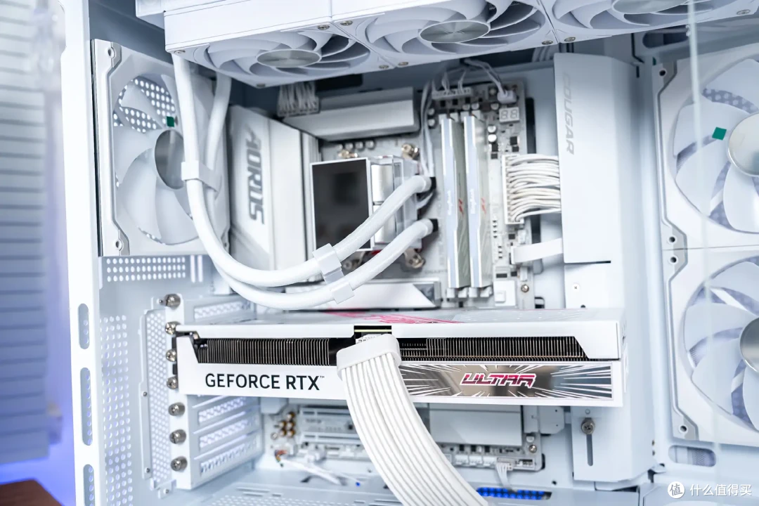 超炫白色海景房,技嘉X870E冰雕+9800X3D+骨伽星舰FV270装机