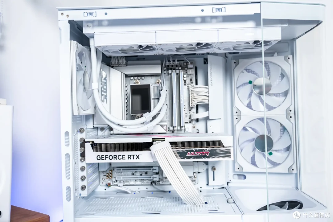 超炫白色海景房,技嘉X870E冰雕+9800X3D+骨伽星舰FV270装机
