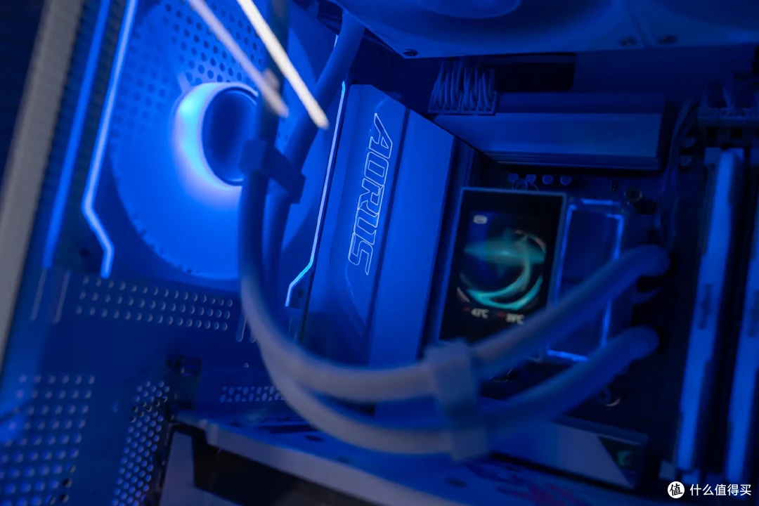 超炫白色海景房,技嘉X870E冰雕+9800X3D+骨伽星舰FV270装机