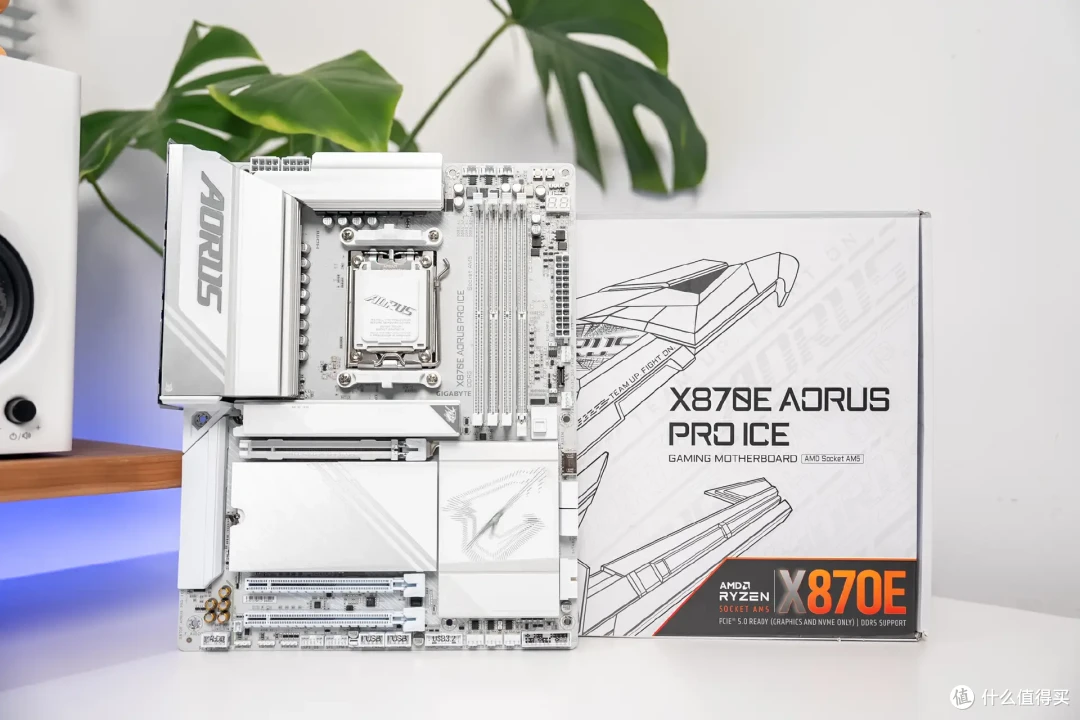 超炫白色海景房,技嘉X870E冰雕+9800X3D+骨伽星舰FV270装机