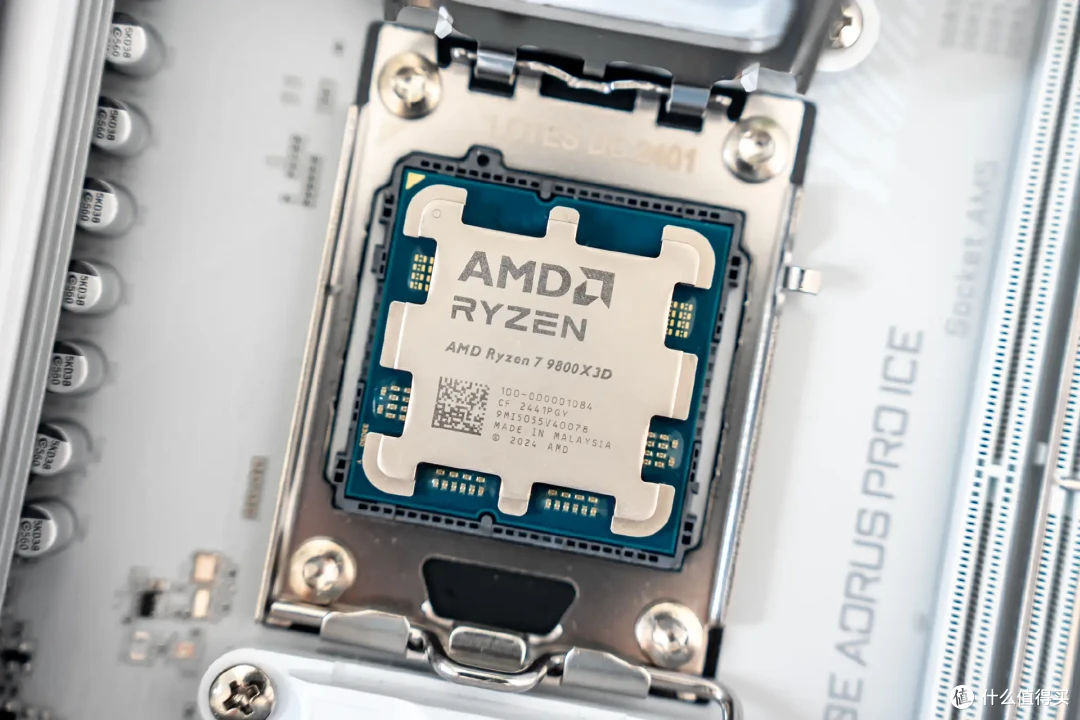 超炫白色海景房,技嘉X870E冰雕+9800X3D+骨伽星舰FV270装机