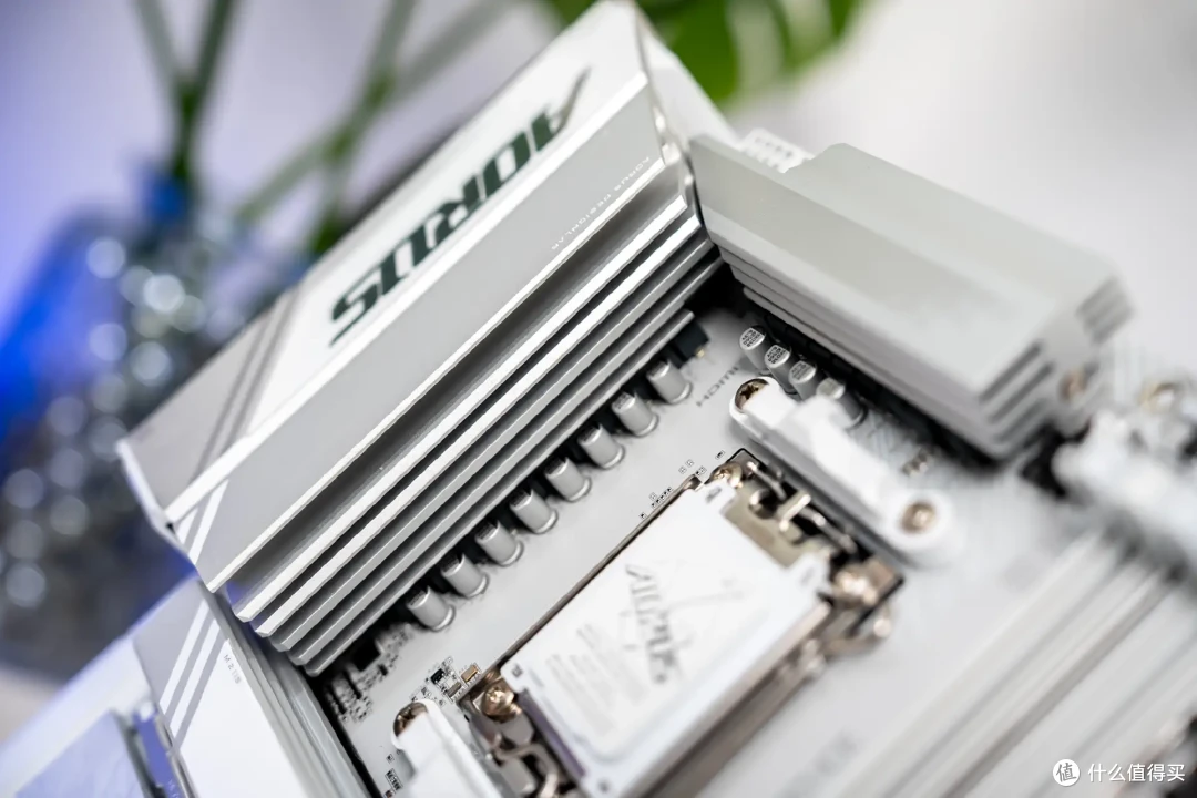 超炫白色海景房,技嘉X870E冰雕+9800X3D+骨伽星舰FV270装机