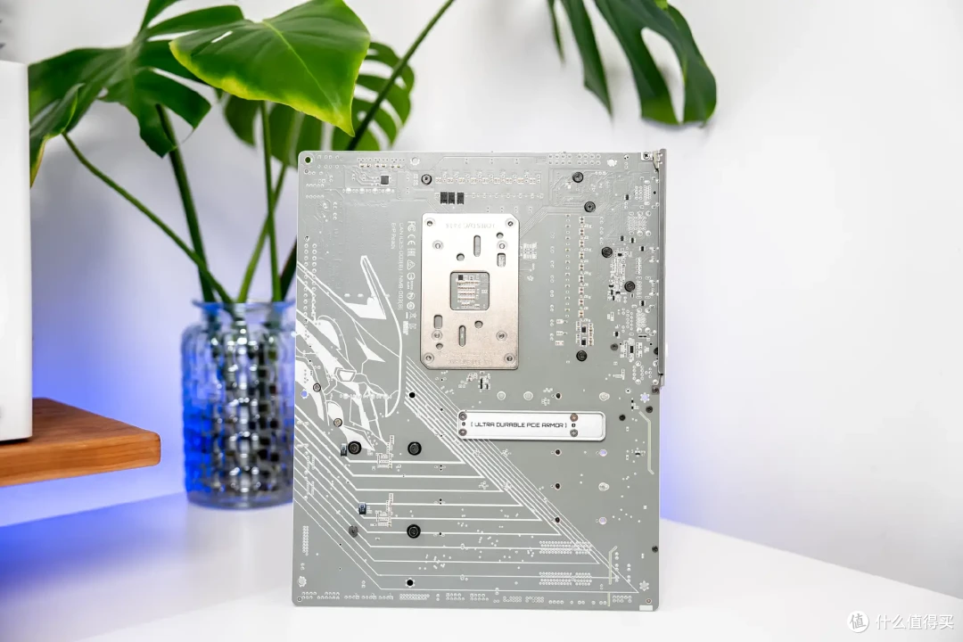 超炫白色海景房,技嘉X870E冰雕+9800X3D+骨伽星舰FV270装机