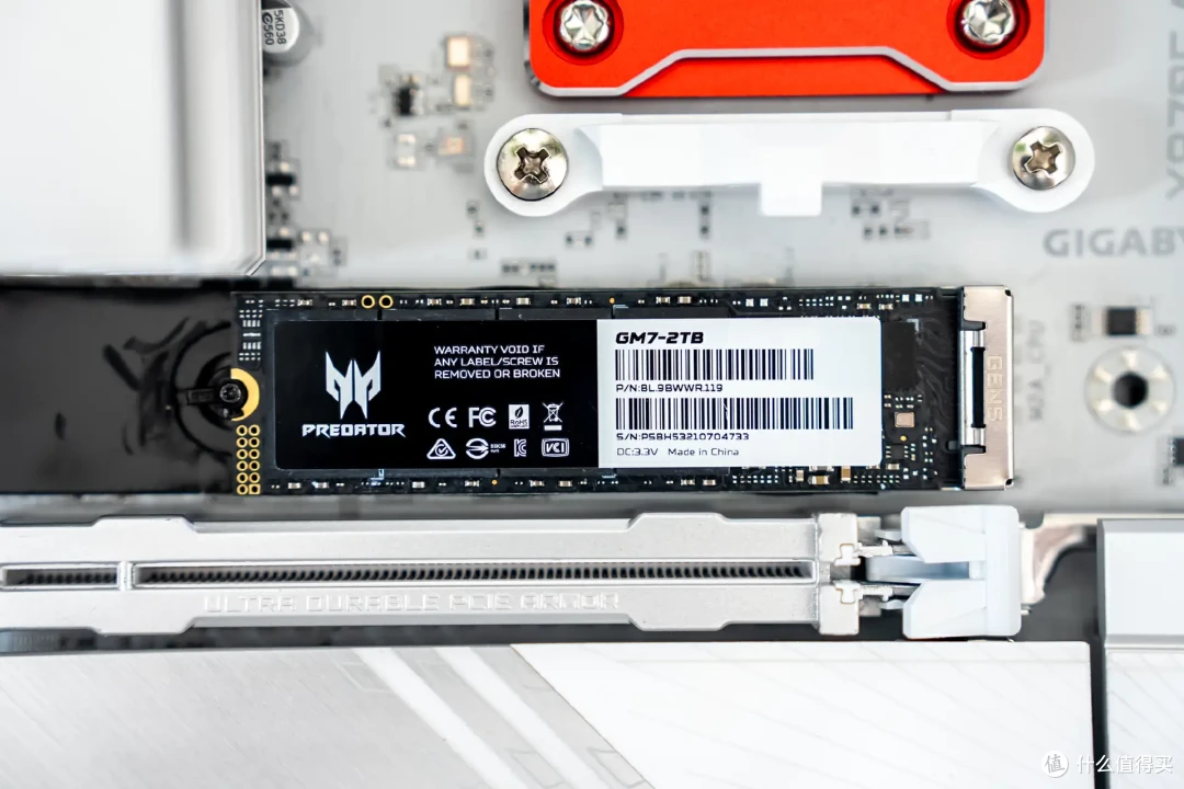超炫白色海景房,技嘉X870E冰雕+9800X3D+骨伽星舰FV270装机
