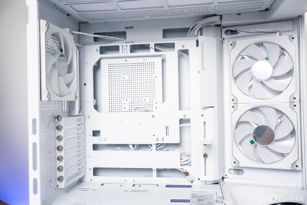 超炫白色海景房,技嘉X870E冰雕+9800X3D+骨伽星舰FV270装机