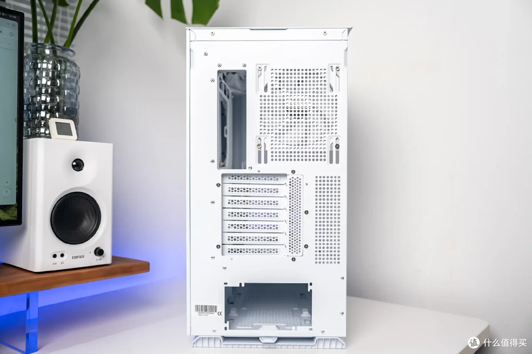 超炫白色海景房,技嘉X870E冰雕+9800X3D+骨伽星舰FV270装机