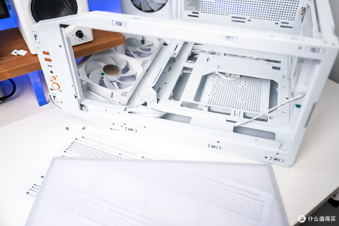 超炫白色海景房,技嘉X870E冰雕+9800X3D+骨伽星舰FV270装机