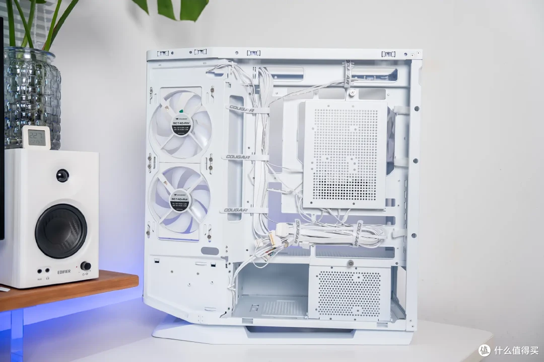 超炫白色海景房,技嘉X870E冰雕+9800X3D+骨伽星舰FV270装机