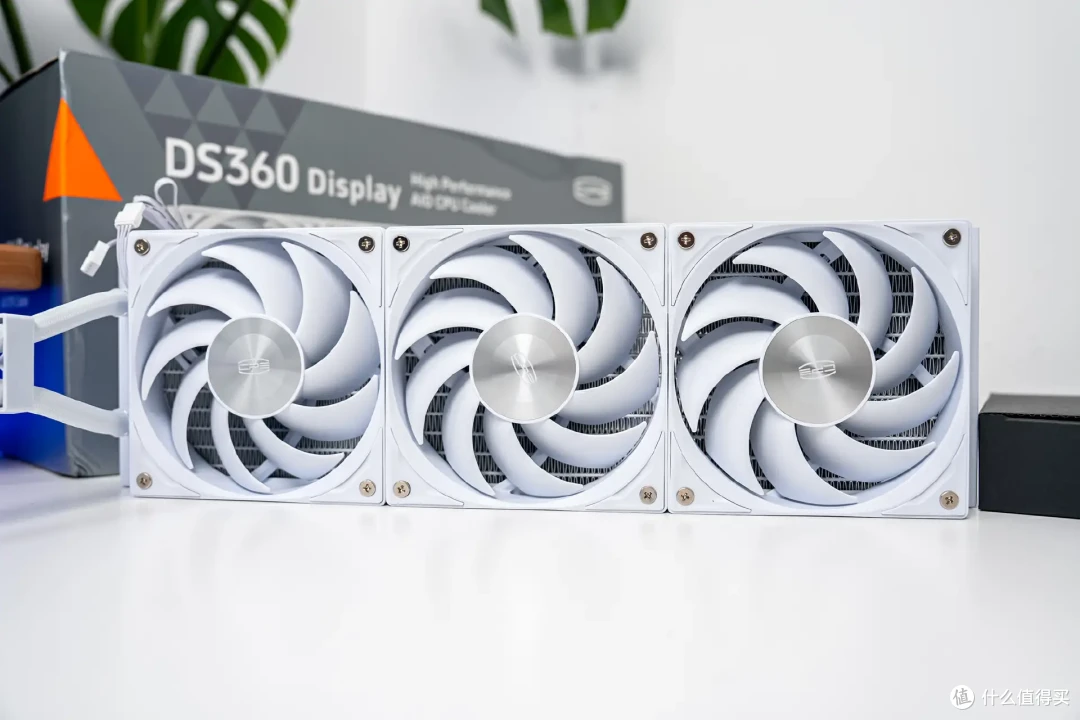 超炫白色海景房,技嘉X870E冰雕+9800X3D+骨伽星舰FV270装机