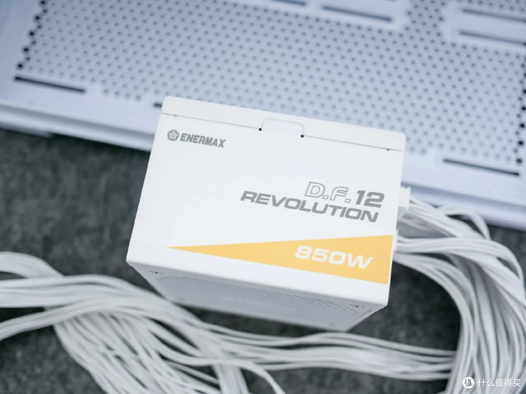 超炫白色海景房,技嘉X870E冰雕+9800X3D+骨伽星舰FV270装机