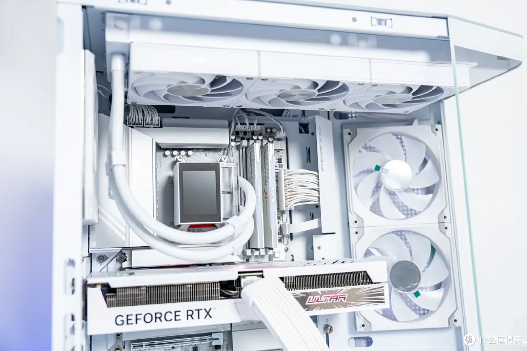 超炫白色海景房,技嘉X870E冰雕+9800X3D+骨伽星舰FV270装机