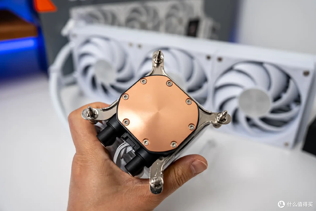 超炫白色海景房,技嘉X870E冰雕+9800X3D+骨伽星舰FV270装机