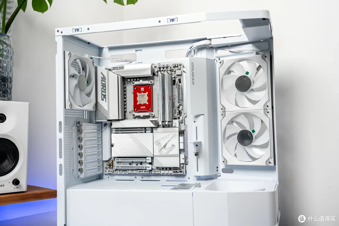 超炫白色海景房,技嘉X870E冰雕+9800X3D+骨伽星舰FV270装机