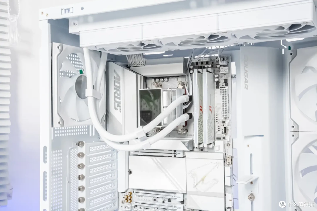 超炫白色海景房,技嘉X870E冰雕+9800X3D+骨伽星舰FV270装机