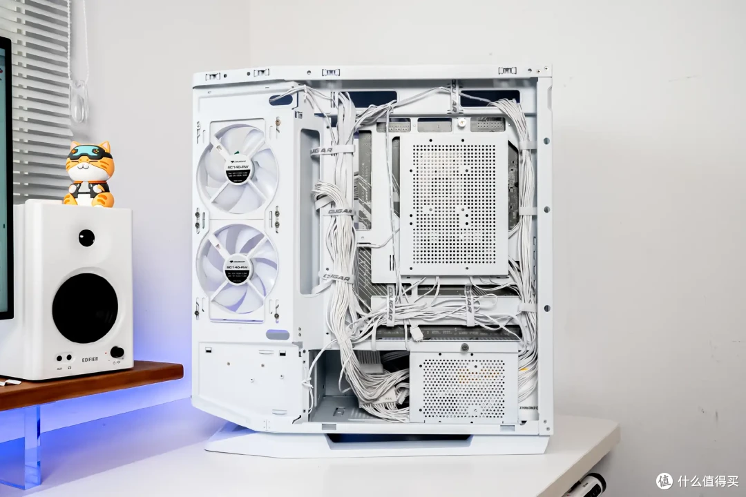 超炫白色海景房,技嘉X870E冰雕+9800X3D+骨伽星舰FV270装机
