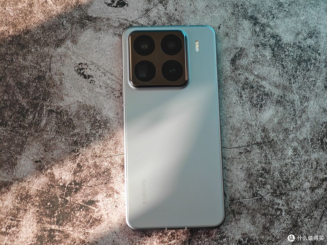 横评|华为Mate70 Pro+ 小米15 Pro全方位对比 强弱一目了然