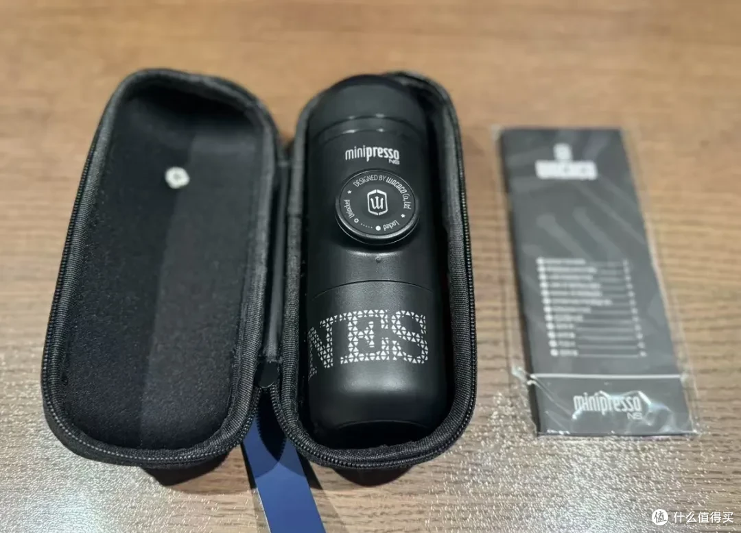 奢侈品牌的高端新年礼盒,内含便携式咖啡机,全套450元