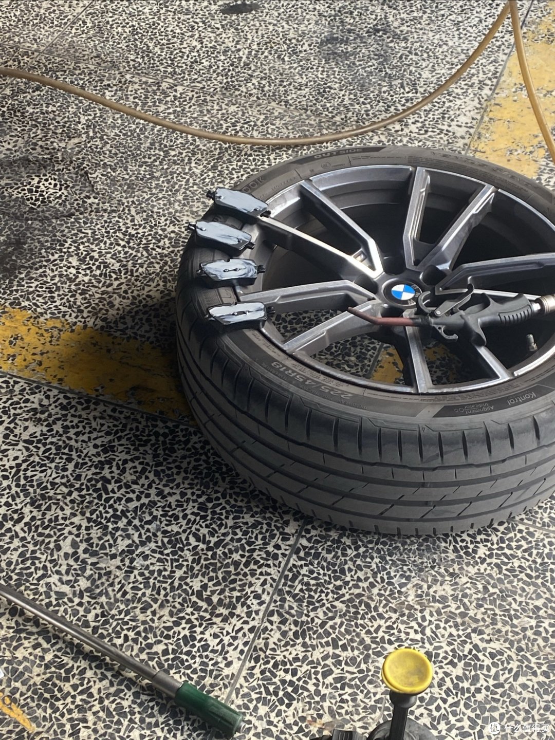 宝马3系跟换原厂噶尔法刹车片省钱小秘诀