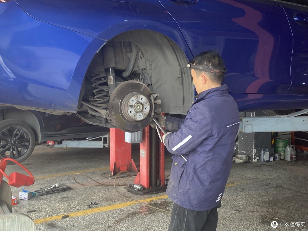宝马3系跟换原厂噶尔法刹车片省钱小秘诀