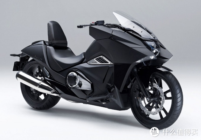 本田2014款Honda NM4 Vultus复古风格与现代科技的摩托车