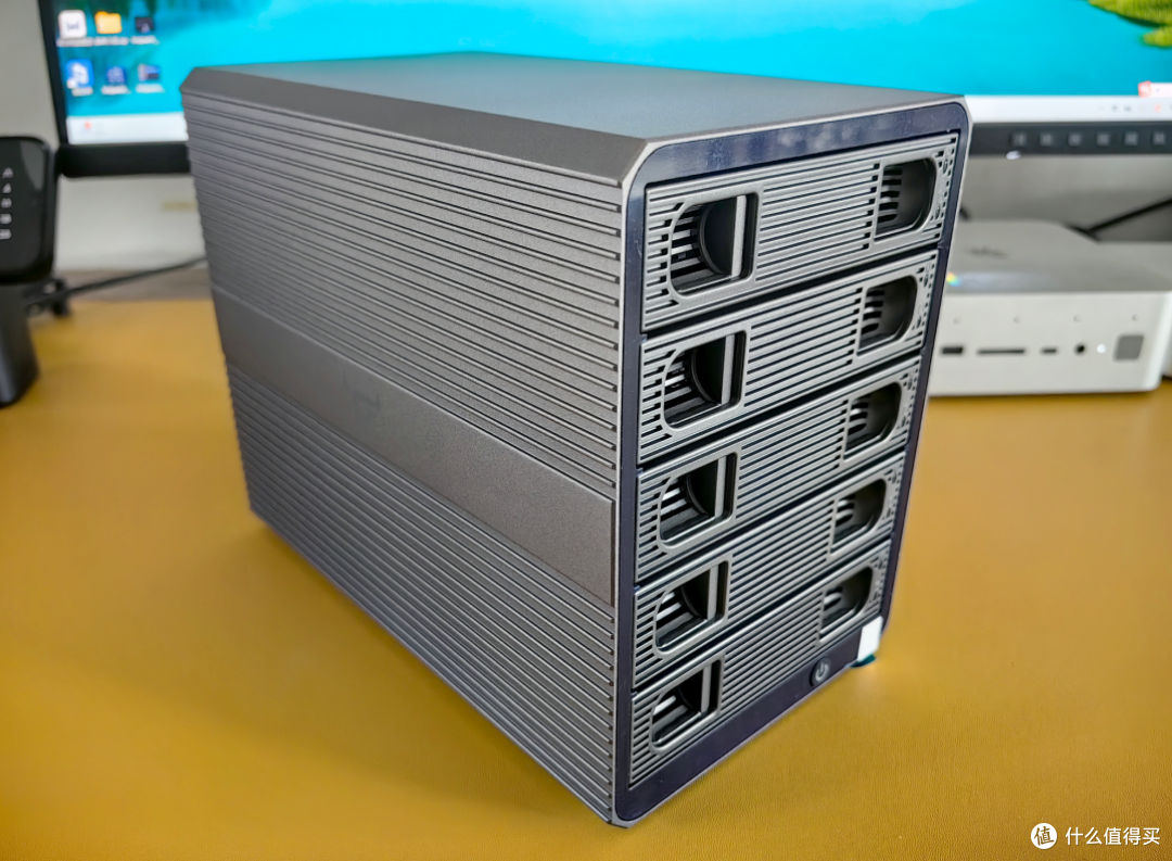 【10Gbps/5盘位】专为fnOS而设计,飞牛FD5 硬盘柜体验报告