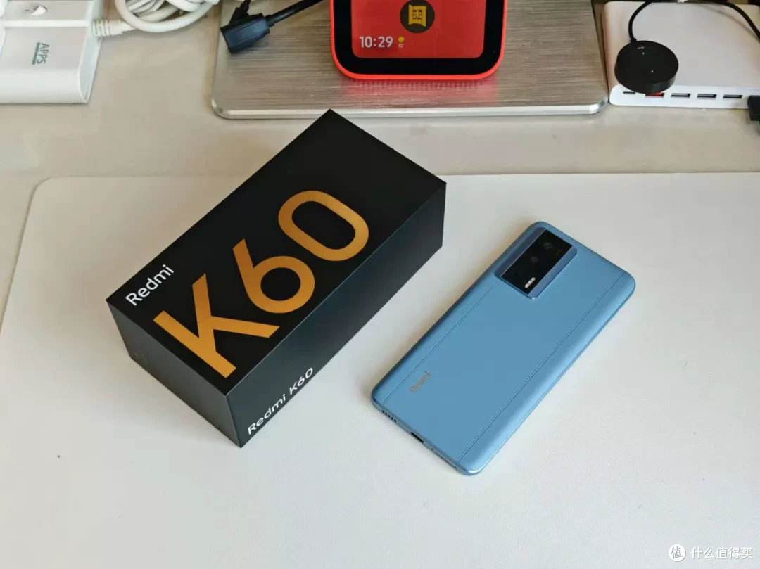 799元的骁龙8+“水桶机”,16G+512G大容量,支持无线充电