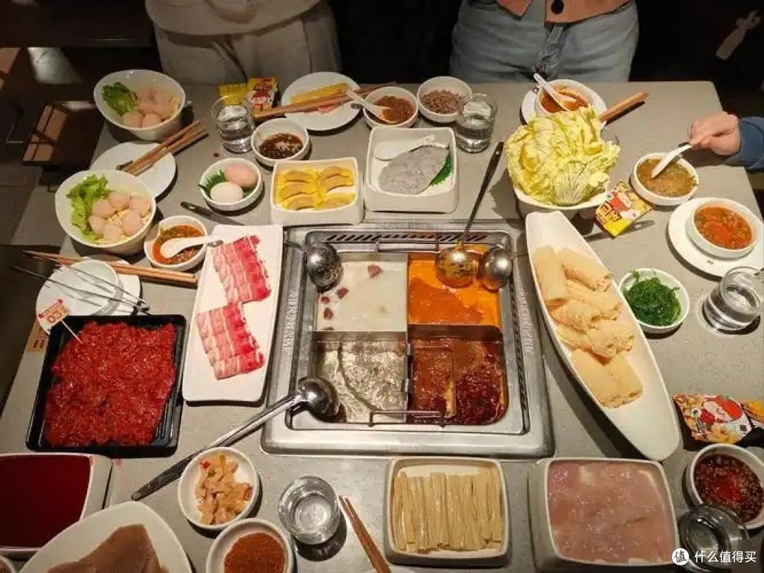 韩国游客在上海吃光海底捞西瓜