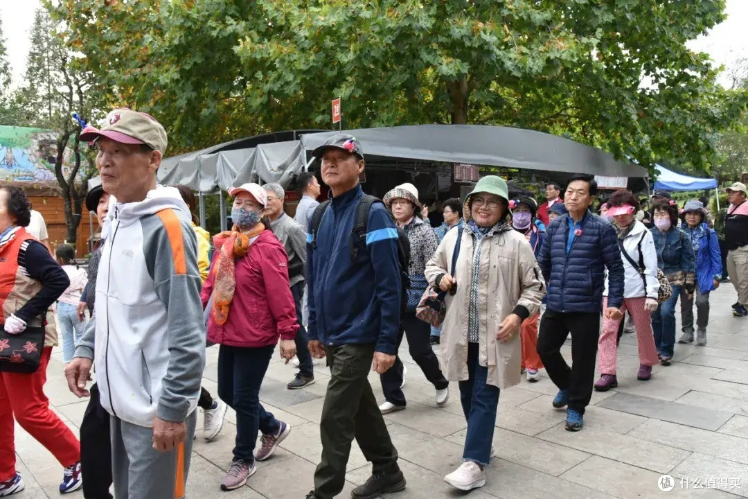 韩国游客在上海吃光海底捞西瓜